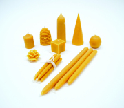 Stimke_Waldemar_getauchte_und_gegossene_Bienenwachskerzen_Foto_Doerfler_Susanne1